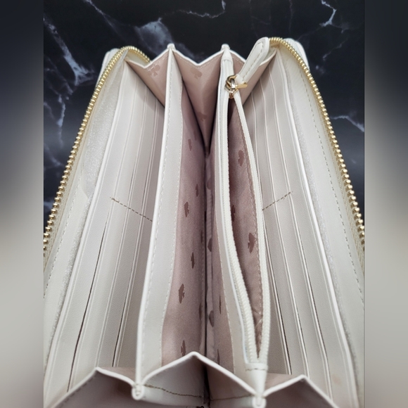 NWT Kate Spade White Quilted Large Wallet - Picture 4 of 5